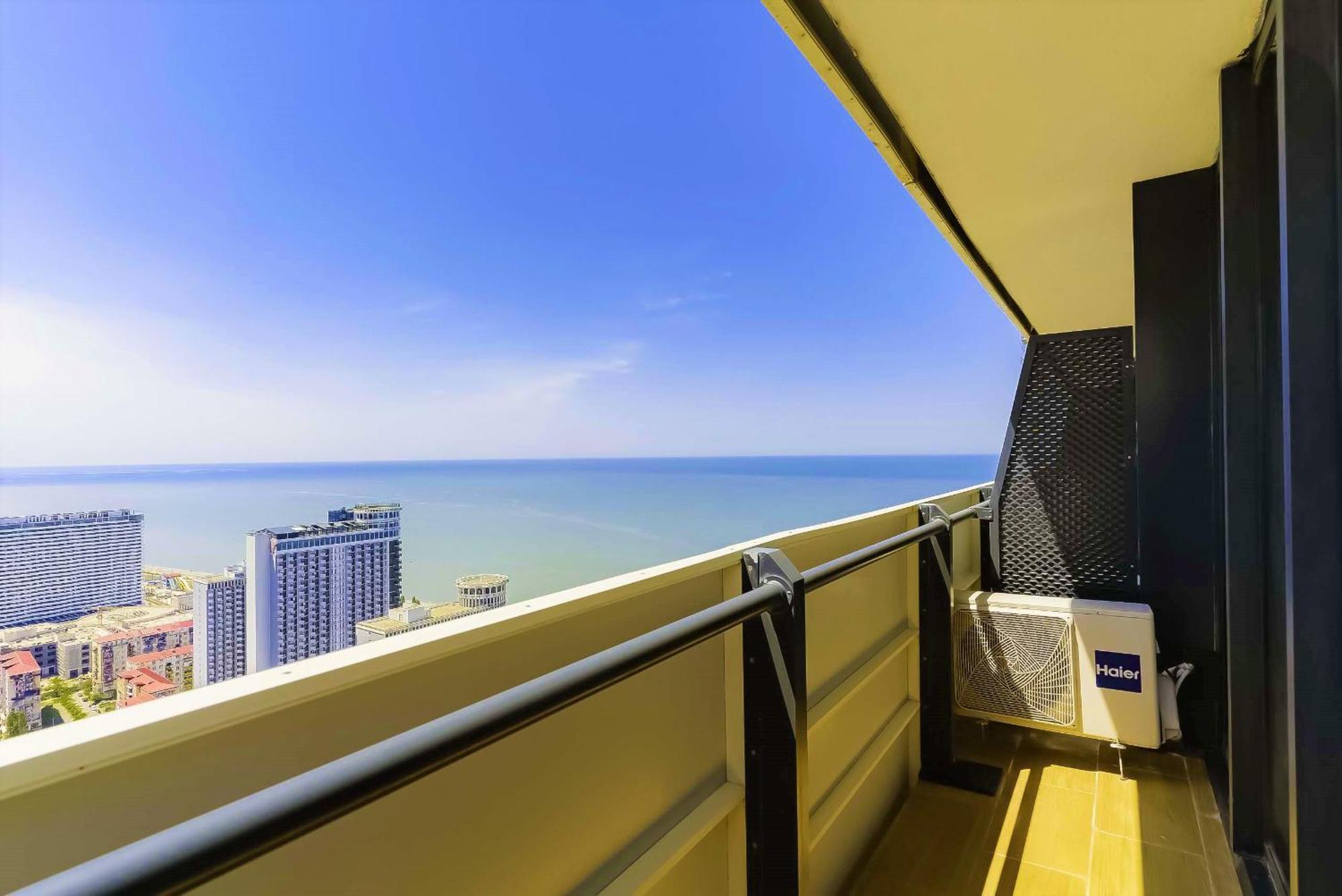 Black Sea Apartment In Orbi City Batumi Exterior foto